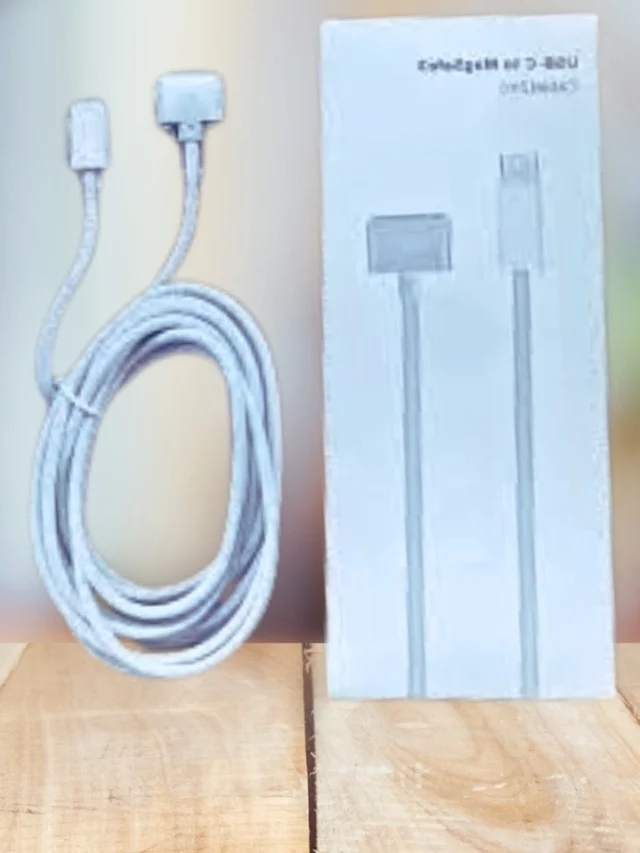 What charging cord does a MacBook Air use with usb